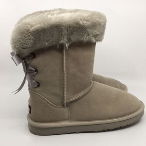 Lamo Audrey Suede and faux fur lined Boots in Dove Gray & Tan Sz 9 ribbon detail